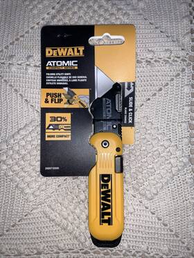 Dwht10990 Dewalt Atomic Compact Series Push And Flip Folding Utility Knife New Dwht10990 Dewalt Atomic Compact Series Push And Flip Folding Utility Knife New