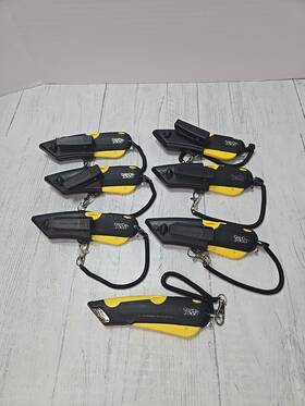 2000n Easycut Lot Of 7 Box Cutter With Holsters Used