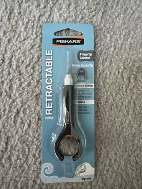 01-005318 Fiskars Retractable Knife With Finger Tip Control Item