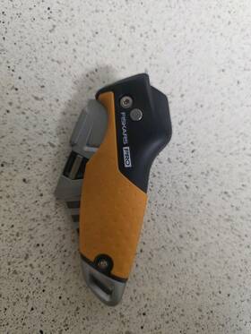Yc1224 Fiskars Pro Utility Knife Metal Blade Rubber Handle Orange Black Gray