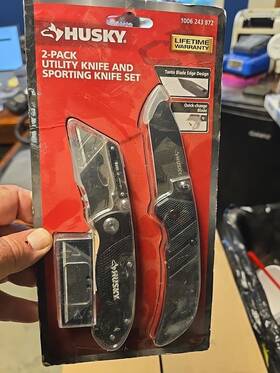 1006243872 Husky 2 Pack Utility Knife And Sporting Set 1006243872 Husky 2 Pack Utility Knife And Sporting Set