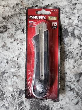 1008307558 Husky 25mm Snap Knife With Serrated Blade # 1008 307 558