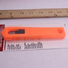 42060 Hyde Ultra-light Utility Knife 1/2 Inch Exposure 42060 Hyde Ultra-light Utility Knife 1/2 Inch Exposure