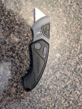 Hyper Tough 194767200114 Plastic Folding Utility Knife Quick-change Blade Lightweight Durable Hyper Tough 194767200114 Plastic Folding Utility Knife Quick-change Blade Lightweight Durable