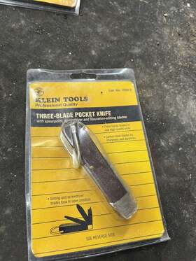 1550-9 Klein Tools Nos Three-blade Pocket Knife Cat. No 1550-9 Klein Tools Nos Three-blade Pocket Knife Cat. No