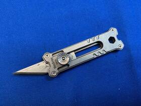 Ek12 Mecarmy Titanium Retracting Utility Knife With Replaceable Blade