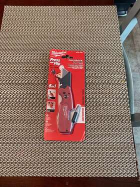 48-22-1505 Milwaukee Fastback 6-in-1 Folding Utility Knife Press And Flip
