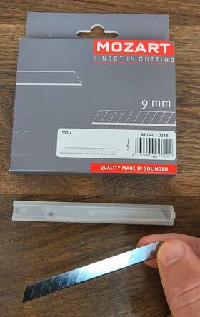 91.040-0318 Mozart Solingen Snap Off Blades 9 Mm Slim Utility Knife - 100 Pack 91.040-0318 Mozart Solingen Snap Off Blades 9 Mm Slim Utility Knife - 100 Pack