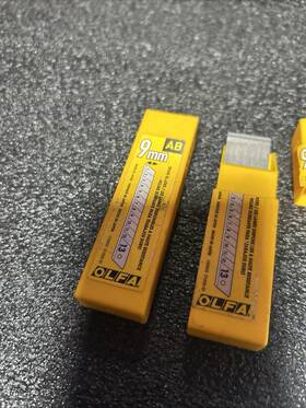 131605 Olfa Olfa-9mm Heavy Duty Spare Blades One Full / Open Box