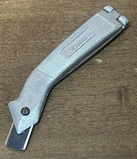 E-1636-1 Personna Vintage Hinged Carpet Knife With 8 Blades Made In Usa