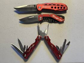 54354 Snap-on 9 Function Stainless Steel Red Multi Tool And Folding Knife Set