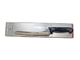 7.6058.13 Victorinox Offset Bread/sandwich Knife 9 Inch Blade Fibrox Non-slip Handle New