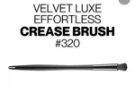 It Cosmetics Velvet Luxe Effortless Crease 320 Eyeshadow Makeup Brush. Fixed Price $13.50.