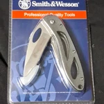 Smith & Wesson SWA12CP Extreme Ops Manual Pocketknife Liner Lock Clip Point. Fixed Price $15.00.