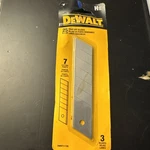 New Dewalt DWHT11726 25MM Snap-off 3 Blades Cutting Points As Is!!. Fixed Price $26.99.