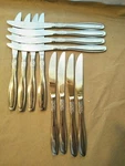 Oneida Vista Dinner Knives Stainless. Side Serrated. Sold Sets Of 4. Fixed Price $18.99.