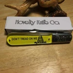 Novelty Cutlery Don't Tread Me Barlow 5" Pocket Knife NV257. Fixed Price $12.98.